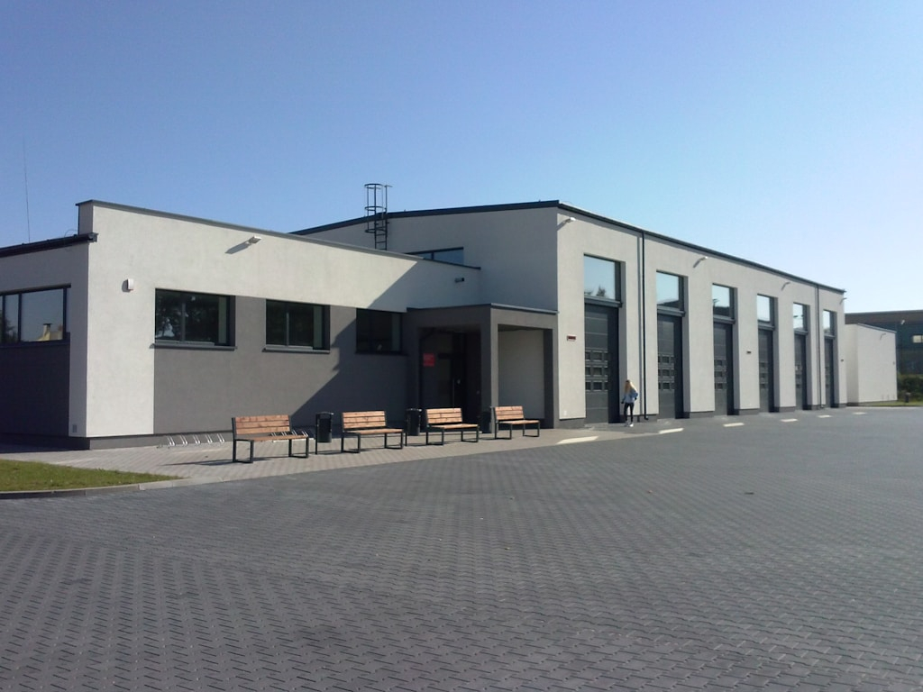 Jak projekt hali magazynowej wpływa na sukces w logistyce i e-commerce?